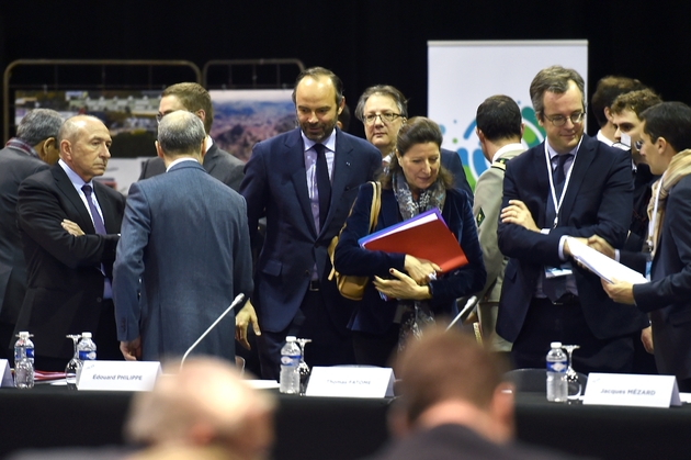Le Premier ministre Edouard Philippe (c) avec la ministre de la Santé Agnès Buzyn (d) et le ministre de l'Intérieur Gérard Collomb (g) arrivent à Cahors pour la 