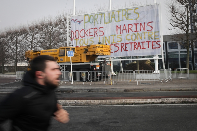 Banderole contre la réforme des retraites au port du Havre, le 22 janvier 2020