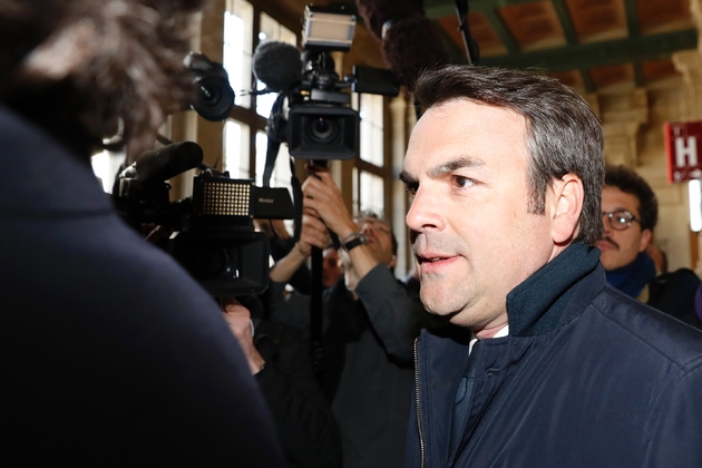 Le 19 avril 2017, l'ex- secrétaire d’État Thomas Thévenoud arrive au Palais de justice de Paris où il était poursuivi avec son épouse pour fraude fiscale en raison de retards dans leur déclaration de revenus