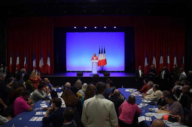 Marine Le Pen à la tribune lors de la Fête du drapeau du RN, le 23 septembre 2018 à Mantes-la-Ville