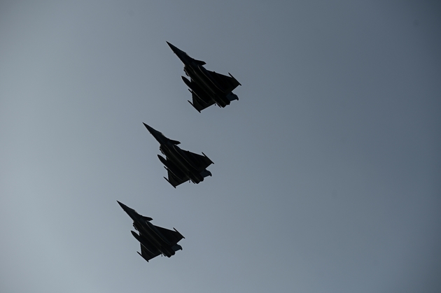 Des avions Rafale vus depuis le porte-avions Charles-de-Gaulle, le 23 janvier 2020 au large de Hyères