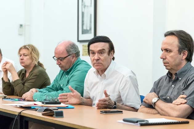 Jean-François Cordet, un ancien préfet de Guyane qui pilote la mission interministérielle (C) lors d'une conférence de presse à Cayenne le 26 mars 2017