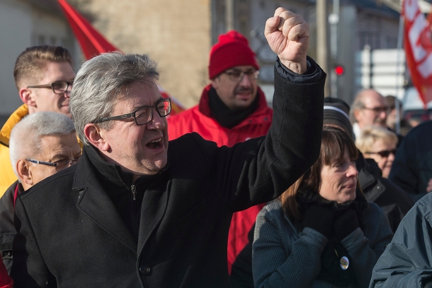 Le chef de file de La France insoumise (LFI) Jean-Luc Mélenchon manifeste avec les ouvriers métallurgistes de Florange en Moselle, le 23 novembre 2018