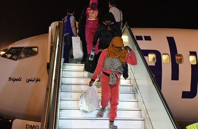 Des migrants ivoiriens, rapatriés depuis la Libye, arrivent à Abidjan, le 20 novembre 2017