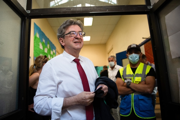 Jean-Luc Mélenchon, leader de la France Insoumise, arrive pour voter au deuxième tour des municipales, le 28 juin 2020 à Marseille