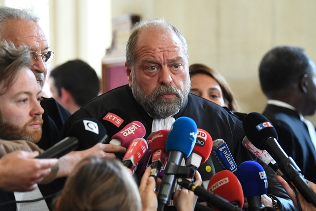 Eric Dupond-Moretti, l'un des avocats de Jérôme Cahuzac, parle à la presse après la condamnation par la cour d'appel, le 15 mai 2018 à Paris 