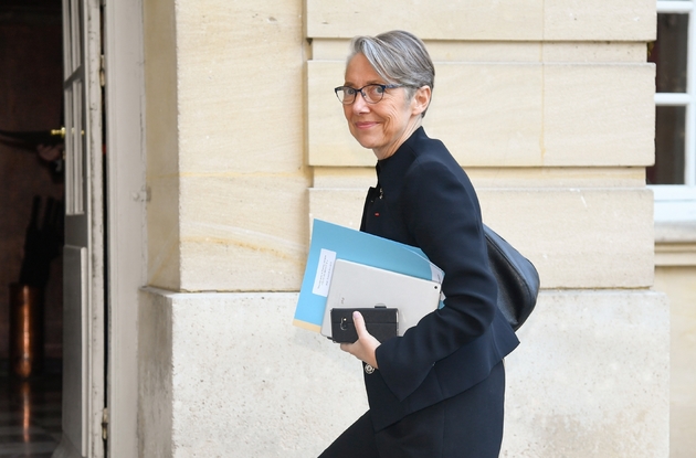 La ministre des Transports Elisabeth Borne arrivant à l'Hôtel Matignon à Paris le 19 avril 2018