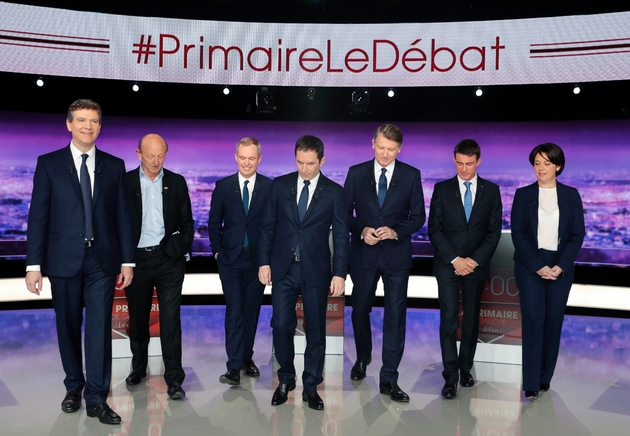 Arnaud Montebourg, Jean-Luc Bennahmias, Francois de Rugy, Benoit Hamon, Vincent Peillon, Manuel Valls et Sylvia Pinel sur le plateau de TF1 avant leur débat télévisé le 12 janvier 2017 à la Plaine-Saint-Denis