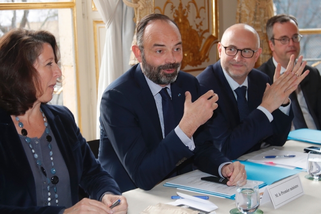 Le Premier ministre Edouard Philippe (c), la ministre de la Santé Agnès Buzyn et le Haut commissaire à la réforme des retraites Laurent Pietraszewski (d) lors d'une réunion à l'Hôtel Matignon, le 10 janvier 2020 à Paris