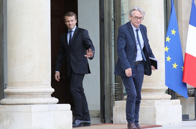 Le président Emmanuel Macron (g) et  Jean-Claude Mailly, numéro un de FO, le 12 octobre 2017 à l'Elysée à Paris