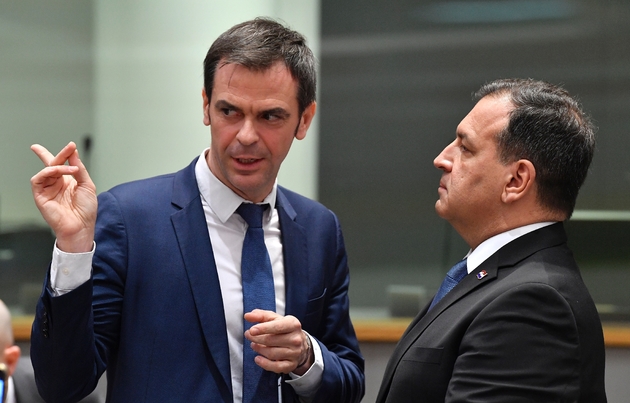Olivier Veran et le ministre croate de la Santé Vili Beros à Bruxelles le 6 mars 2020