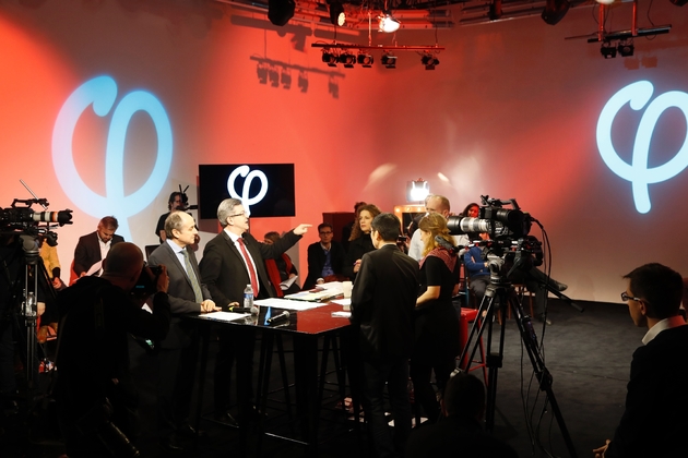 Jean-Luc Mélenchon lors d'un débat diffusé en direct sur sa chaîne Youtube, à Paris, le 19 février 2017