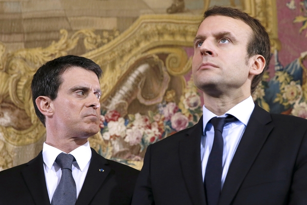 Valls choisit Macron, ici tous deux le 8 février 2016 à Paris, et est copieusement fustigé dans le camp Hamon