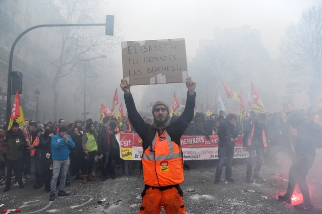 Dans la manifestation contre les réformes du gouvernement à Paris le 22 mars 2018