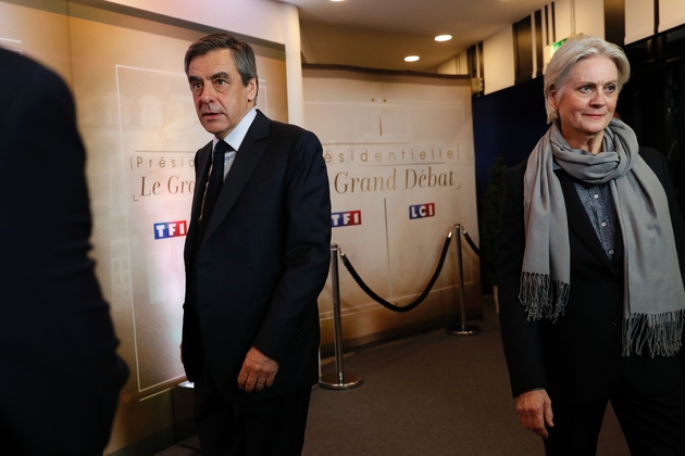 Le candidat Les Republicains à la présidentielle, Francois Fillon et son épouse Penelope, le 20 mars 2017 à Aubervilliers