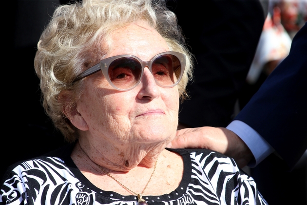 Bernadette Chirac a inauguré aux côtés de sa fille Claude la plaque de l'avenue nouvellement baptisée Jacques et Bernadette Chirac, le 8 juin 2018 à Brive-la-Gaillarde