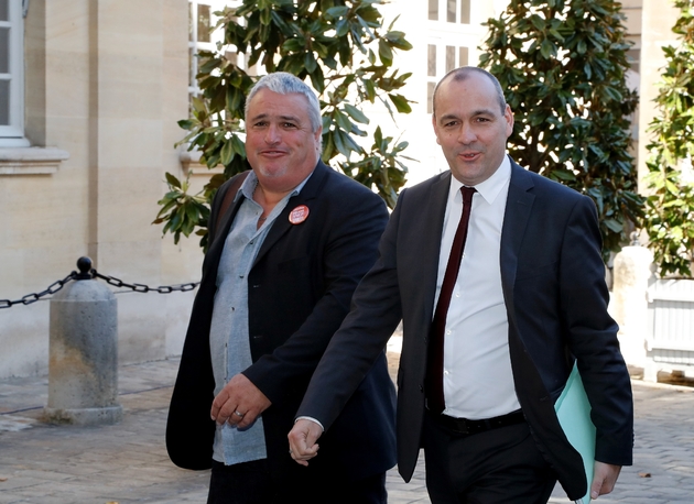 Le patron de la CFDT Laurent Berger (d) et celui de la CFDT-Cheminots Didier Aubert arrivent à Matignon le 7 mai 2018