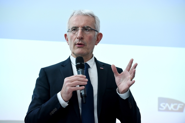La SNCF conseille de renoncer à prendre le train à partir de 19H00 lundiLe patron de la SNCF Guillaume Pepy lors d'une conférence de presse au siège de la SNCF à Saint-Denis, près de Paris, le 27 février 2018