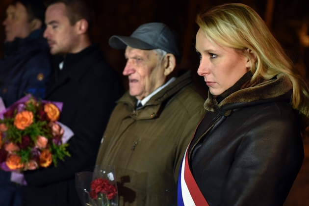 Marion Maréchal-Le Pen, députée FN, visite un monument à la mémoire de l'escadron de chasse français Normandie-Niemen, à Moscou le 16 novembre 2016