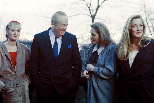 Jean-Marie Le Pen entouré en 1988 de ses filles Yann, Marie-Caroline et Marine