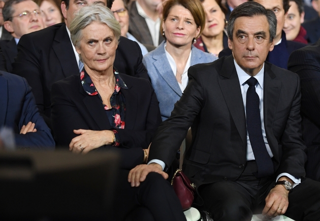 Penelope Fillon (g) et son époux François Fillon, le 29 janvier 2017 à Paris