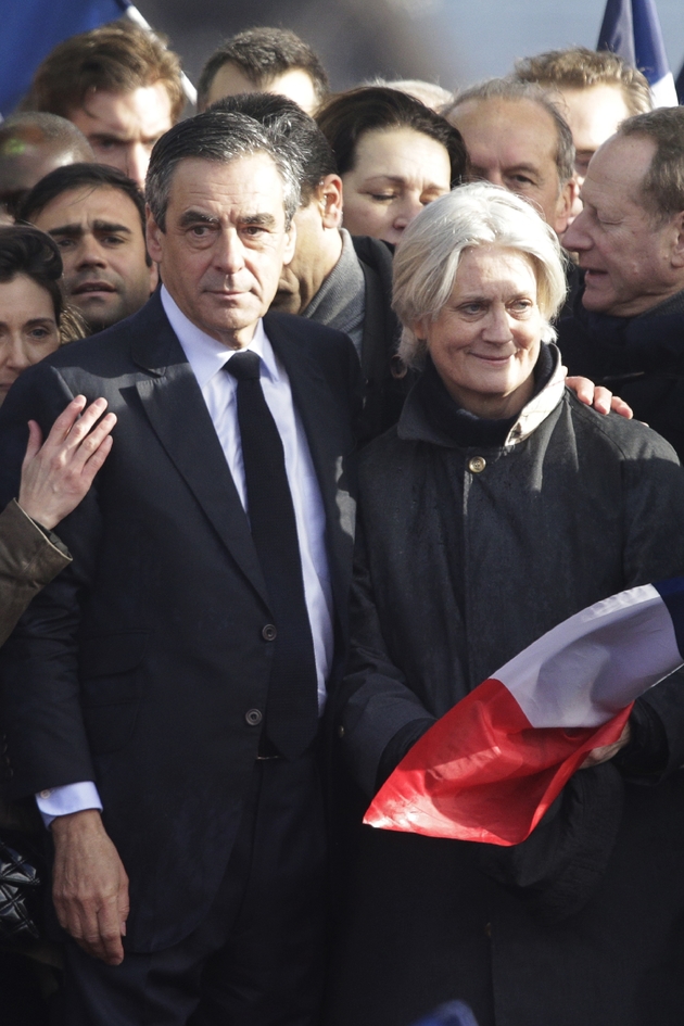 François Fillon et son épouse Penelope Fillon lors d'un rassemblement place du Trocadéro, le 5 mars 2017 à Paris