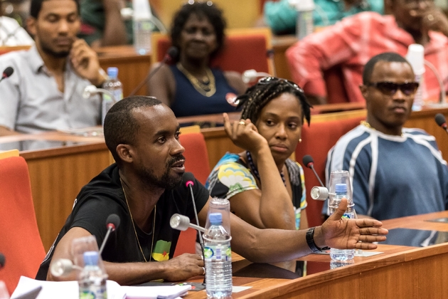 Le porte-parole du collectif Pou Lagwiyann Dekole, Davy Rimane, à Cayenne, le 20 avril 2017 