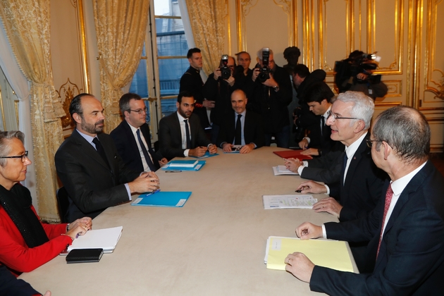 Réunion à Matignon sur les réformes de la SNCF préconisées par le rapport Spinetta avec notamment le Premier ministre Edouard Philippe (2e à gauche) et le président de la SNCF Guillaume Pepy (2e à droite), le 19 février 2018 à Paris