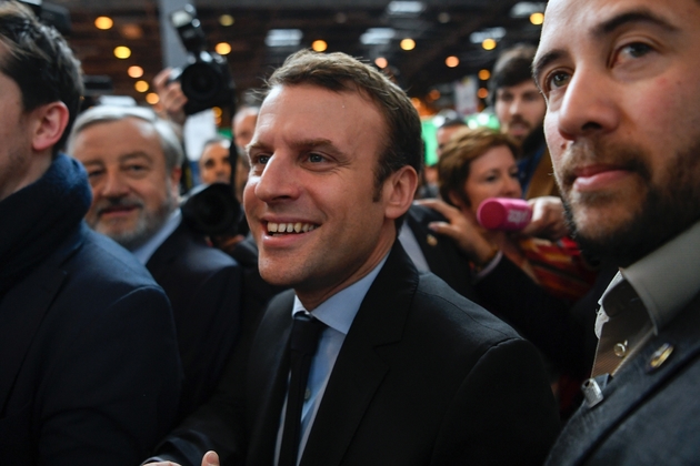 Le candidat de En Marche ! Emmanuel Macron au salon Livre Paris, à Paris le 24 mars 2017, Paris le 24 mars 2017