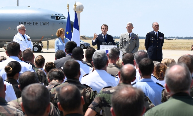 Emmanuel Macron s'exprime devant le personnel de la base aérienne d'Istres dans les Bouches-du-Rhône, le 20 juillet 2017