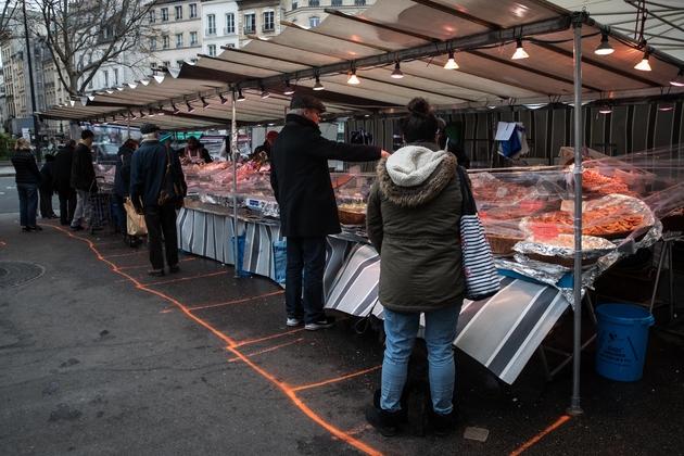 Marché de plein air à Paris, le 21 mars 2020 