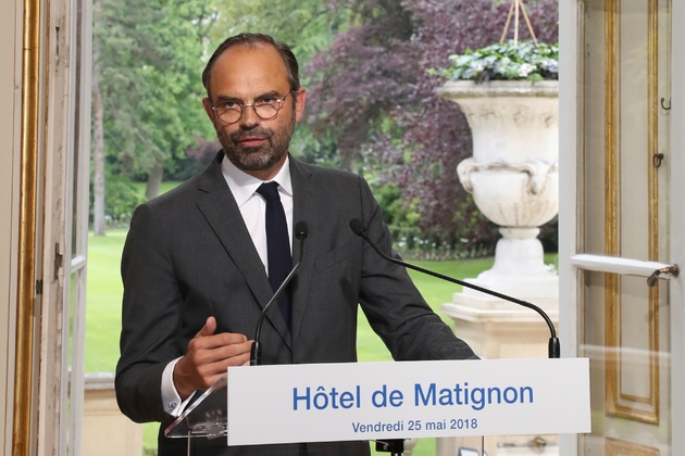 Le Premier ministre Edouard Philippe s'exprime à Matignon à Paris  le 25 mai 2018 après avoir reçu les syndicats de la SNCF