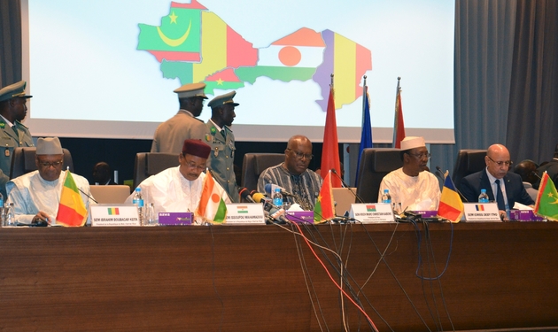 (g-d) Les présidents malien Ibrahim Boubacar Keita, nigérien Mahamadou Issouffou, burkinabè Roch Marc Christian Kaboré, tchadien Idriss Déby et mauritanien Mohamed Ould cheikh Mohamed Ahmed Ould Ghazouani, le 15 décembre 2019 lors du sommet du G5 Sahel à