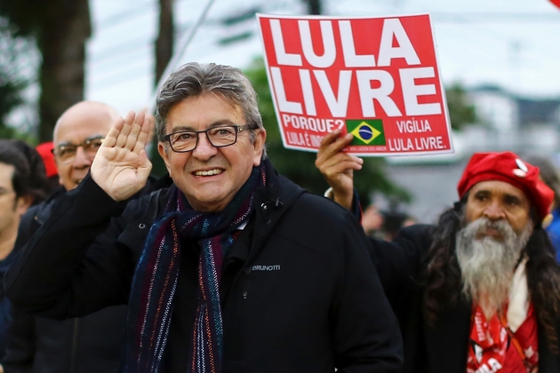 Le leader de La France Insoumise Jean-Luc Mélenchon après avoir rendu visite en prison à l'ex-président brésilien Lula, le 5 septembre 2019 à Curitiba, au Brésil