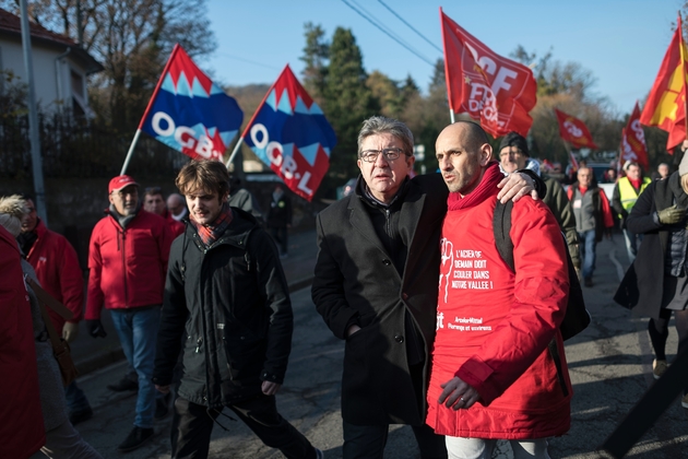 Le chef de file de La France insoumise (LFI) Jean-Luc Mélenchon manifeste avec les ouvriers métallurgistes de Florange en Moselle, le 23 novembre 2018