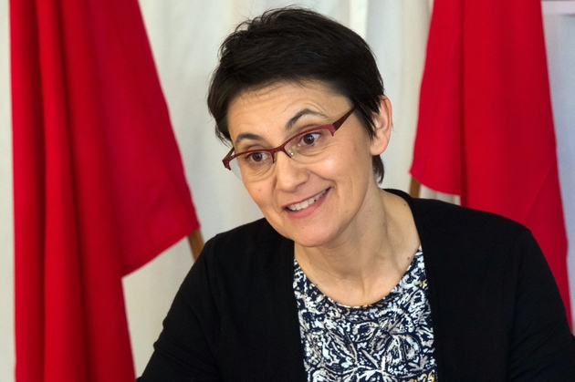 La candidate du parti Lutte ouvrière à l'élection présidentielle, Nathalie Arthaud, lors d'une conférence de presse avant un meeting, le 8 avril 2017 à Marseille