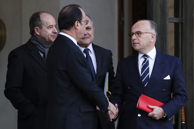 François Hollande et Bernard Cazeneuve à l'issue du conseil des ministres le 10 décembre 2016 à l'Elysée à Paris