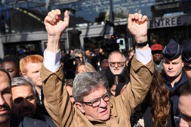 Jean-Luc Melenchon à sa sortie du tribunal correctionnel de Bobigny (Seine-Saint-Denis) le 19 septembre 2019