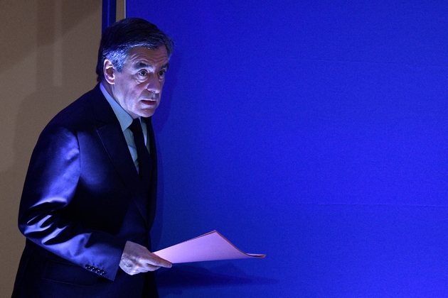 Le 6 février 2017 le candidat LR à la présidentielle François Fillon entre en scène pour donner sa conférence de presse, à Paris
