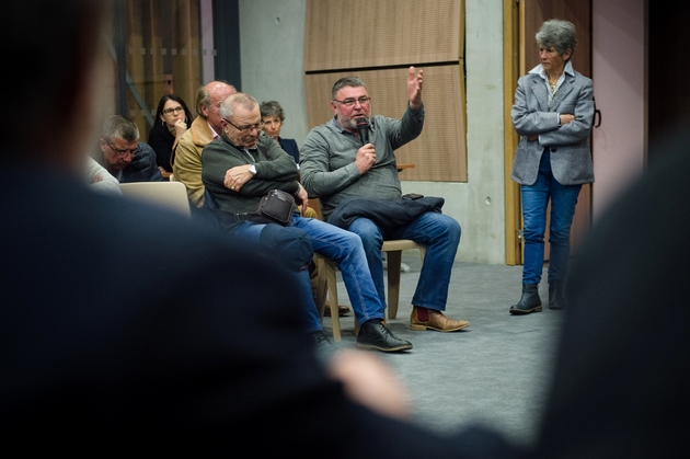 Participants à une des réunions du grand débat national, le 28 février 2019 à Bollène (Vaucluse)