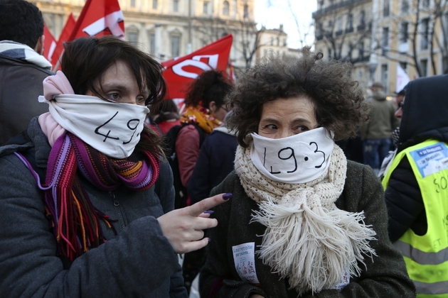 Manifestation contre l'usage du 49-3 pour adopter sans vote à l'Assemblée la réforme des retraites, le 2 mars 2020 à Marseille