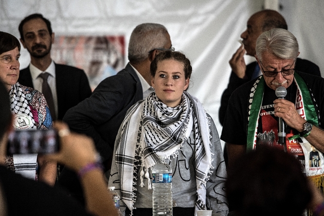 La Palestinienne Ahed Tamimi (C) à la Fête de l'Humanité pour participer à un débat, le 15 septembre 2018 à La Courneuve, près de Paris