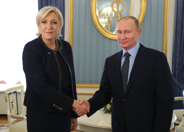 Le président russe, Vladimir Poutine, et la candidate à l'élection présidentielle française pour le Front national (FN), Marine Le Pen, au Kremlin à Moscou le 24 mars 2017