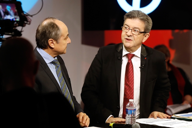 Jean-Luc Mélenchon (D)  lors d'une émission sur YouTube présente et chiffre son plan économique pour 2017-2022, le 19 février 2017