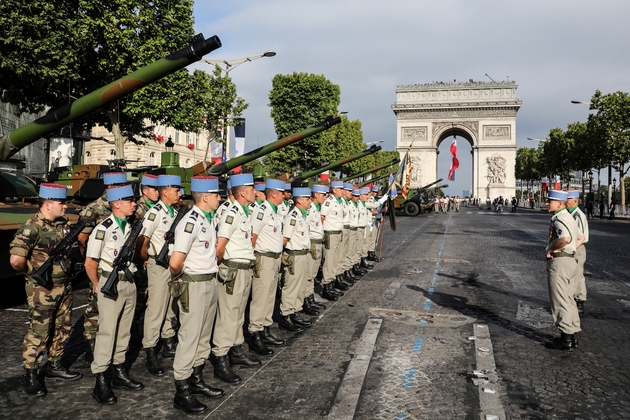 Vue sur les Champs-Elysees avant le début du défilé du 14 juillet 2019