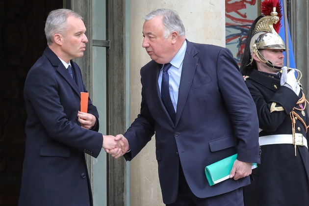 Le président de l'Assemblée nationale François de Rugy (gauche) et le président du Sénat Gérard Larcher quittent l'Elysée après une réunion sur la réforme des institutions, le 30 mars 2018 à Paris
