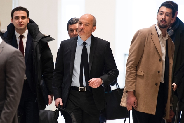 Le PDG d'Orange, Stéphane Richard (c), arrive au tribunal, le 11 mars 2019 à Paris