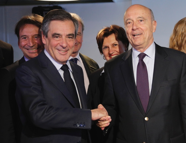 François Fillon, le candidat LR à l'éleciton présidentielle, avec Alain Juppé dans les locaux de Deezer à Paris, le 19 avril 2017