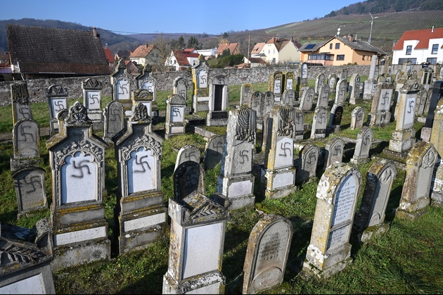 Le cimetière juif de Westhoffen, le 4 décembre 2019, après la profanation de 107 tombes