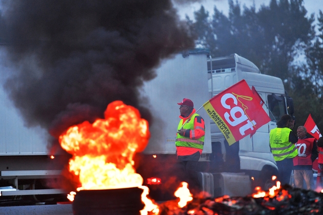 Blocage d'un rond-point par des routiers à Donges (Loire-Atlantique), le 25 septembre 2017